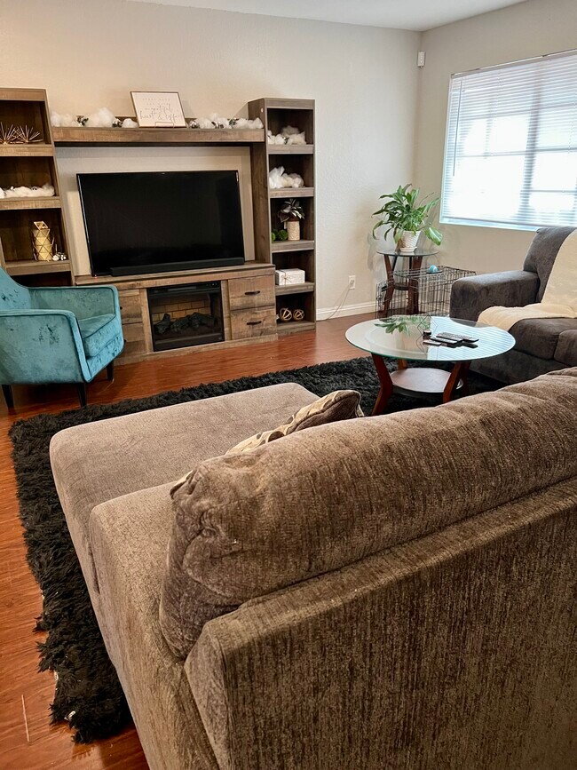 941 Elm Ave Unit Spacious cozy 2 bedroom