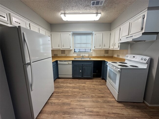 Photo - 10813 Scenic Dr