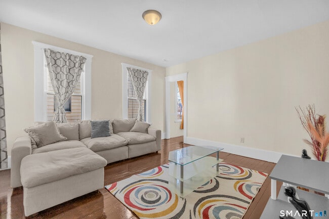 Photo - 766 George St