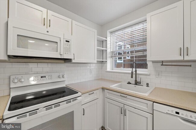 Photo - 3450 39th St NW Unidad A685