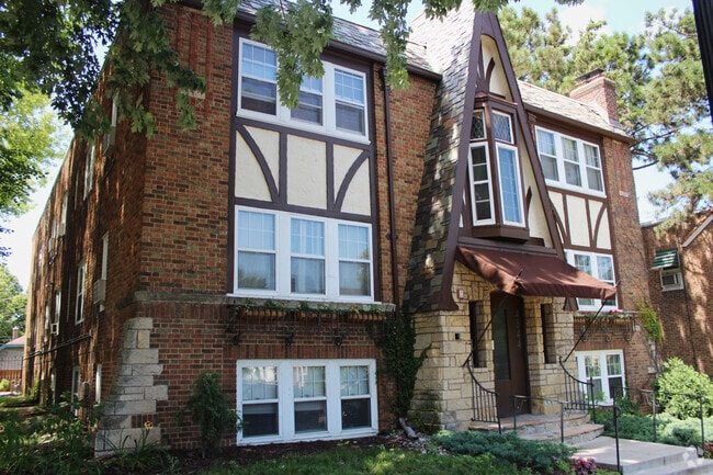 Building Photo - 4840 Chicago Rental