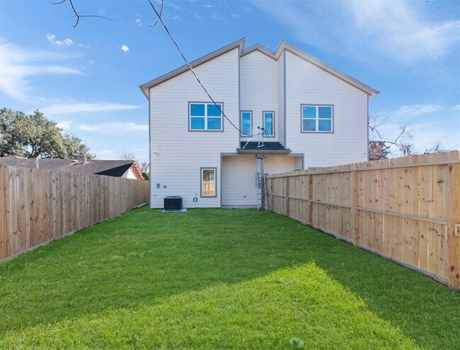 Photo - 5105 Malmedy Rd