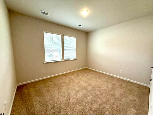 Photo - 9093 Malahide Ln