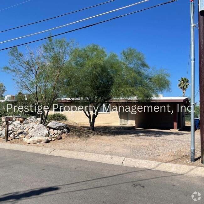 Building Photo - Check out this adorable 3 bedroom house!!