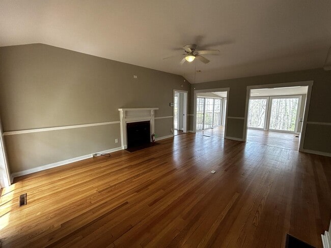 Photo - 101 E Lewis Rd