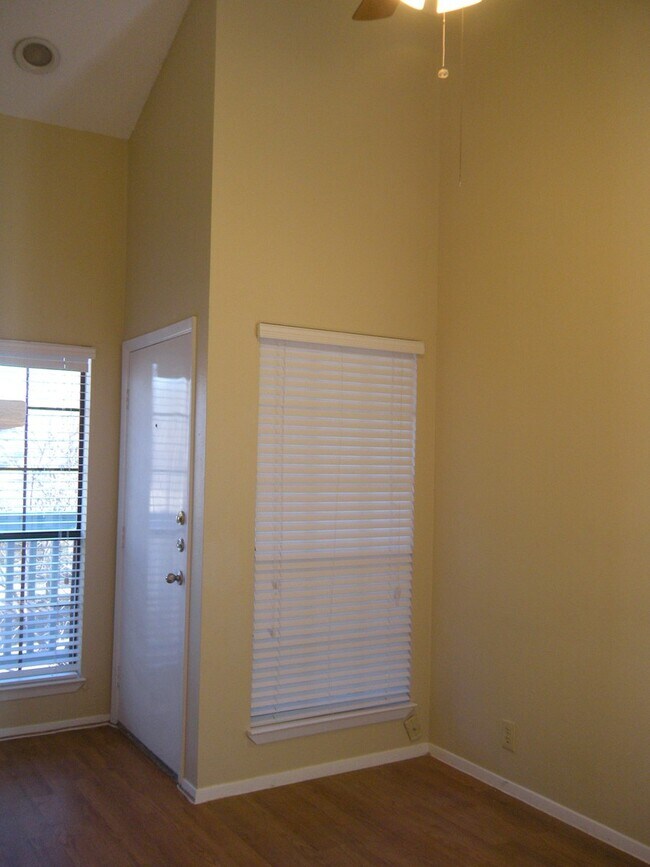 Photo - K202 - Hyde Park Terrace #304 Unit 304