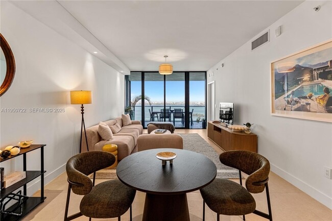 Building Photo - 700 NE 24th St Unit 2602