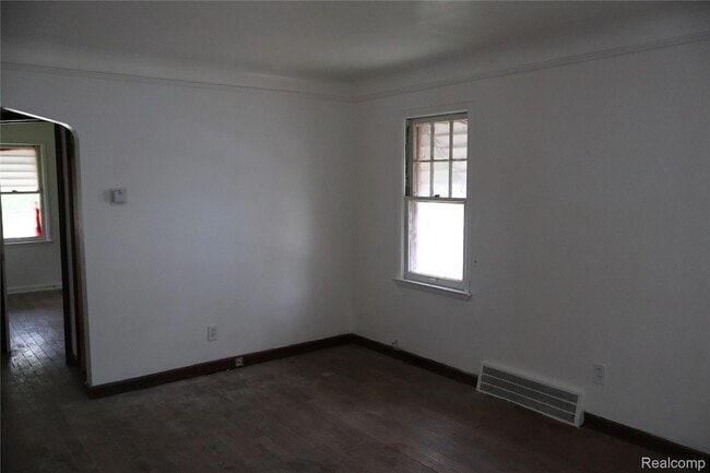 Photo - 10934 Marne St