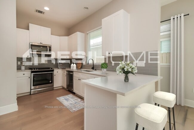Photo - 4908 Hardy St