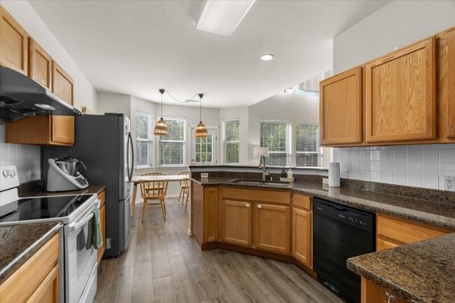 Photo - 8024 Whitworth Ln