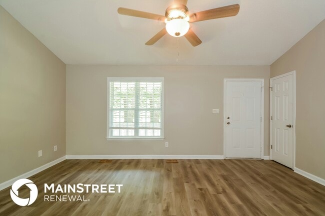 Photo - 304 Kingsbrook Cir