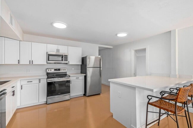 Photo - 6201 W Indianola Ave