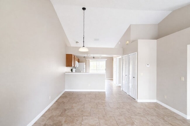 Photo - 2/2 In Hunter's Reserve (Oviedo)  / Water Included Unit 201