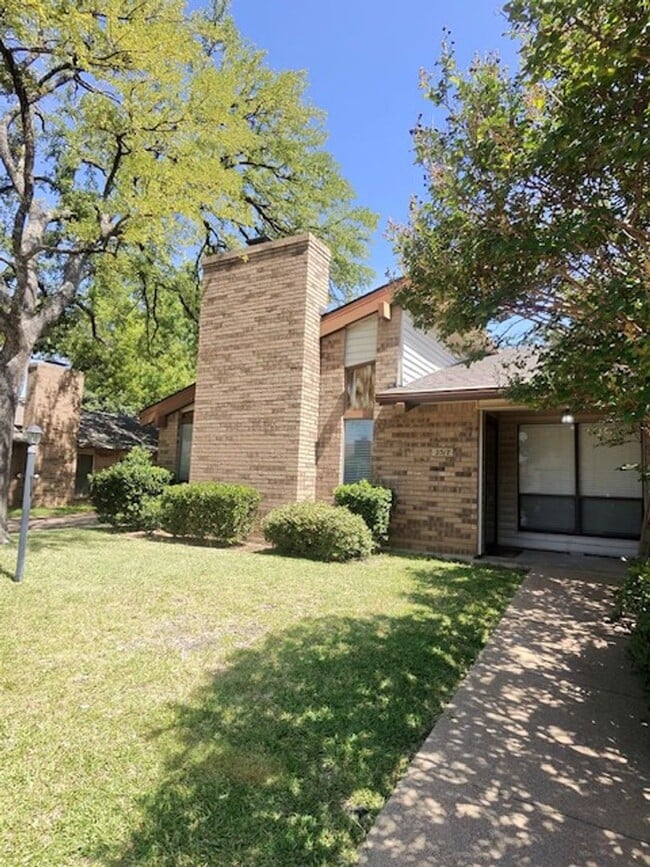 Building Photo - 2317 Garden Park Ct