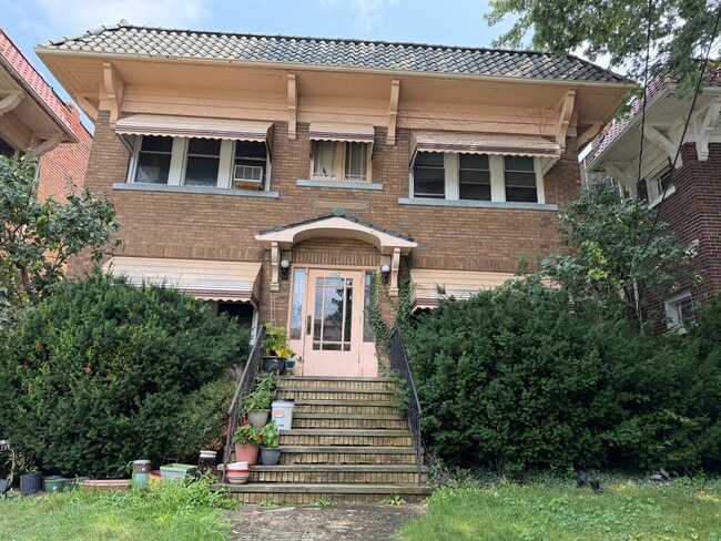 Building Photo - 1357 Phelps Ave Unit 4