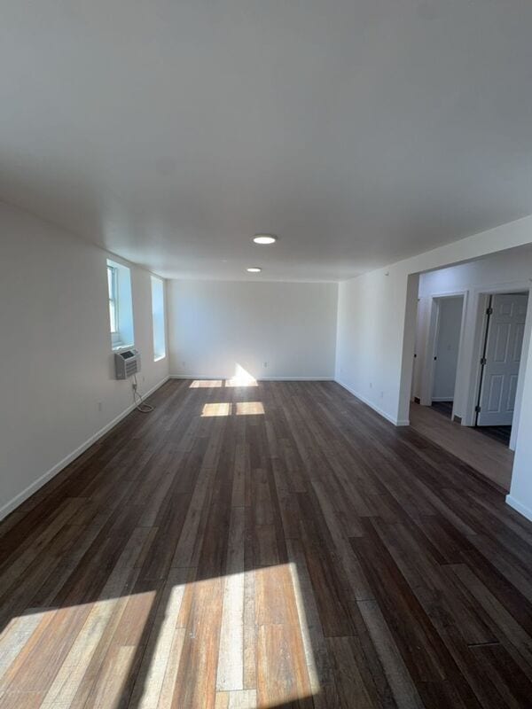 Photo - 730 N Main St