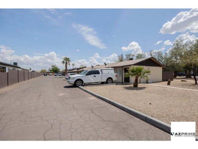 Photo - FREE ONE MONTH RENT MOVE IN SPECIAL! Modern 1/1 Phoenix Apartment - Stylish & Convenient!