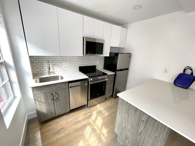 Photo - Bright & Spacious Studio – Beacon Hill -$3...