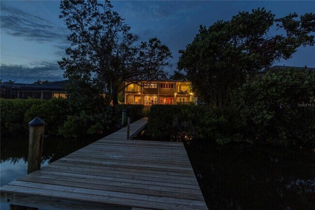 Photo - 838 Monterey Blvd NE