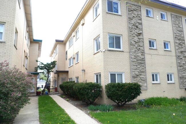 Photo - 828 N Austin Blvd