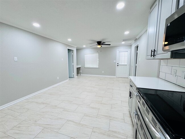 Photo - 10702 Deval Dr