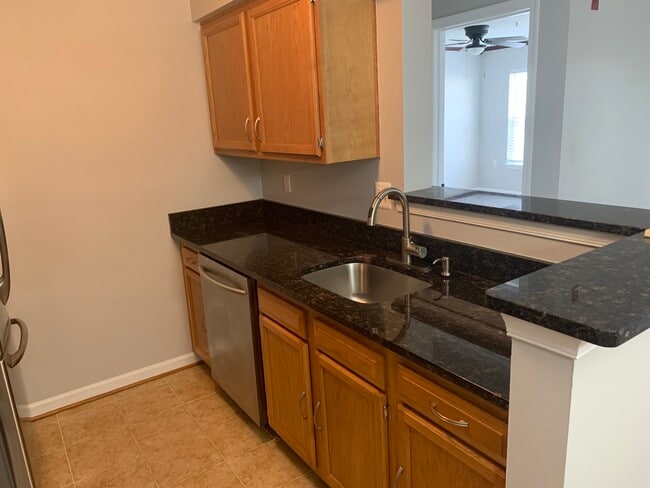 Photo - 8941 Town Center Cir Unidad 203