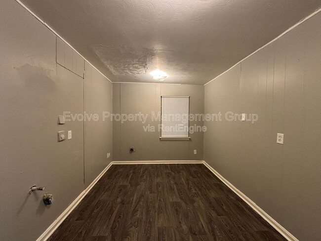 Photo - 4268 Glenbrook St