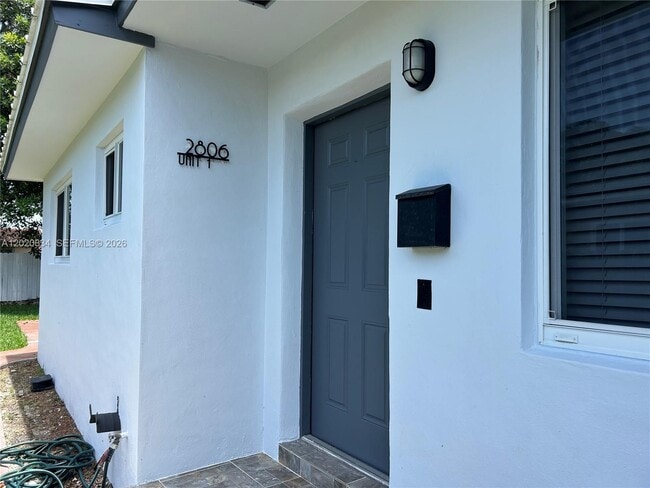 Building Photo - 2806 SW 35th Ave Unit 1