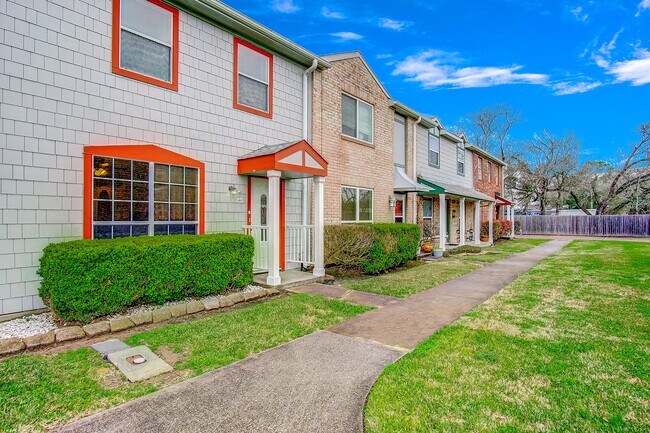 Photo - 4057 Young St