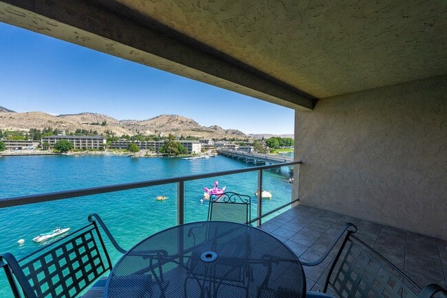 Photo - 322 W Woodin Ave