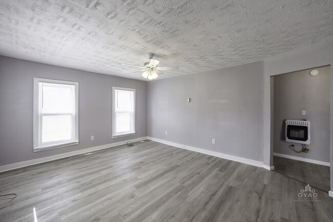 909 Lane Ave