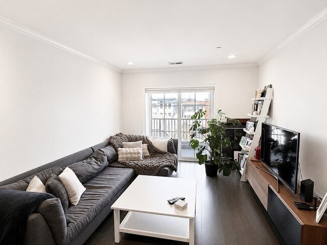 Photo - 728 E Broadway Unidad 205