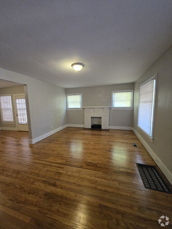 Building Photo - **Move In Special** 3 Bed House with Flex ...