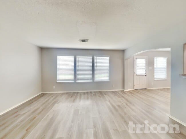 Photo - 7606 Bismarck Lake