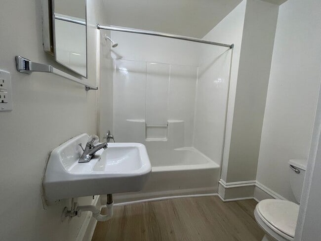 Photo - 517 W Maple Ave