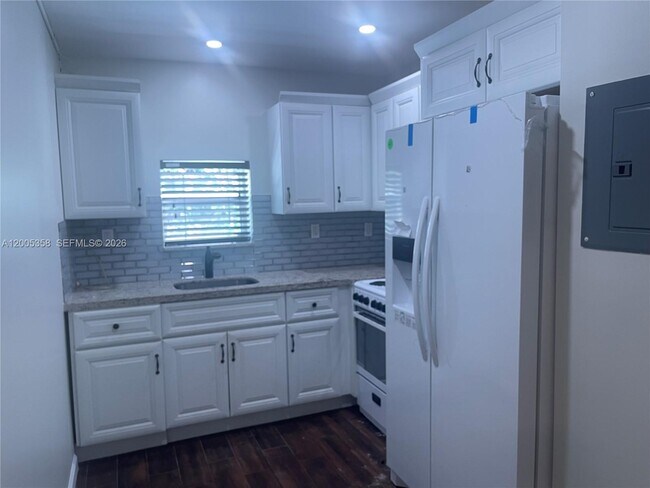 554 NE 74th St