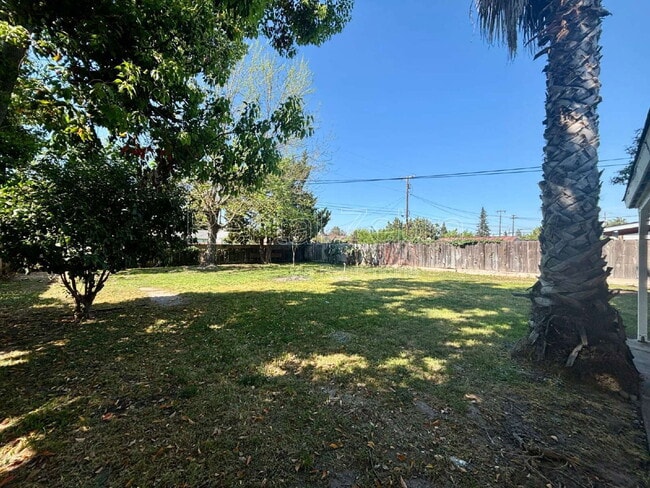 Photo - 1531 Marguerite St