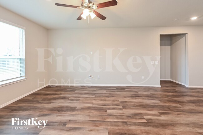 Photo - 5835 Big Bluestem Ln