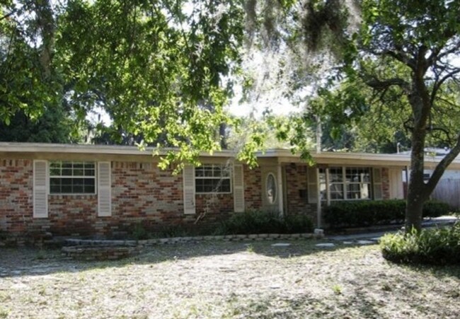 Charming Brick Ranch with Spacious Living ... - Charming Brick Ranch with Spacious Living ... House