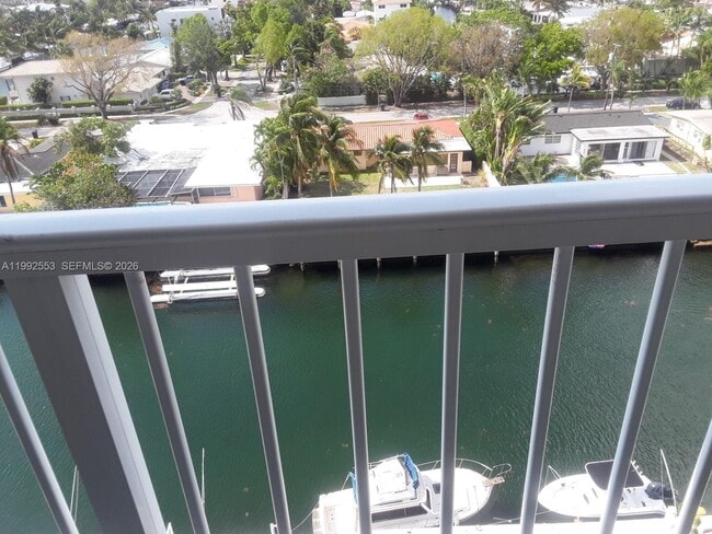 Building Photo - 2020 NE 135th St Unit 904