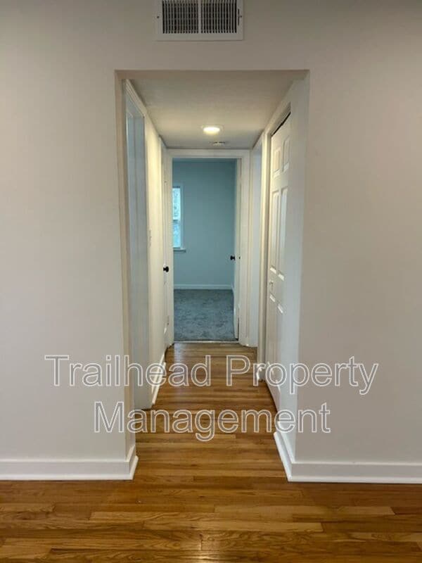 Photo - 304 E Gregory Blvd