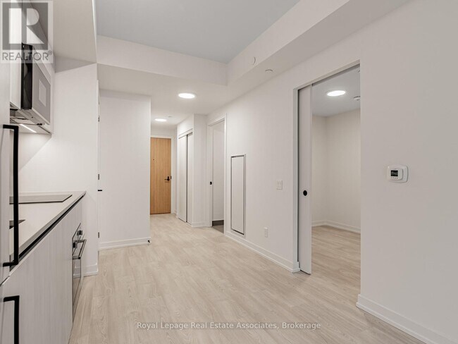 Photo - 33 Parliament St Unit 423