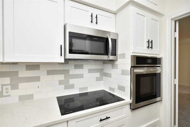Photo - 2600 Bellefontaine Unit A21