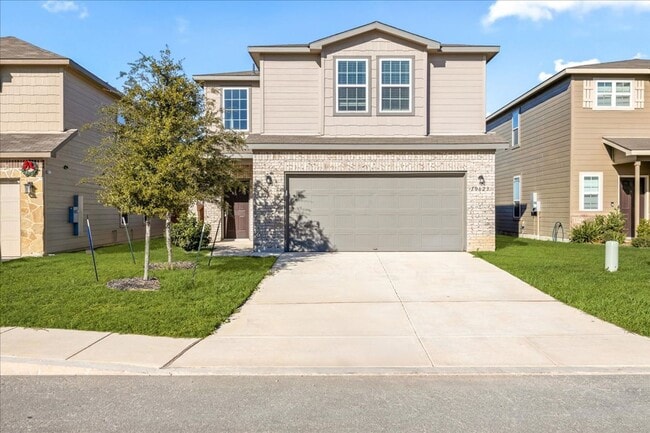 Building Photo - Light-Filled Home in Amenity-Rich Community with Pool & Park!