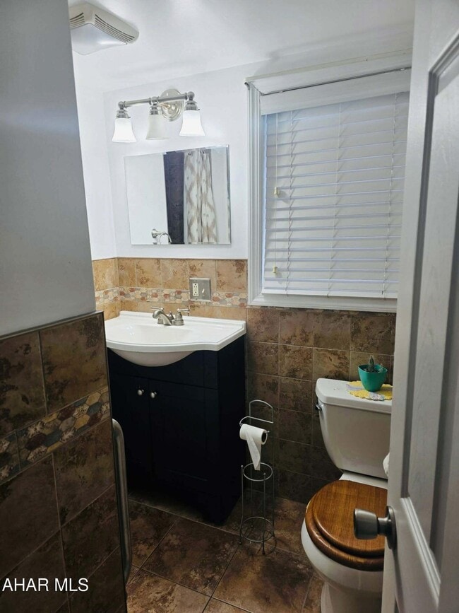 Photo - 215 Garber St