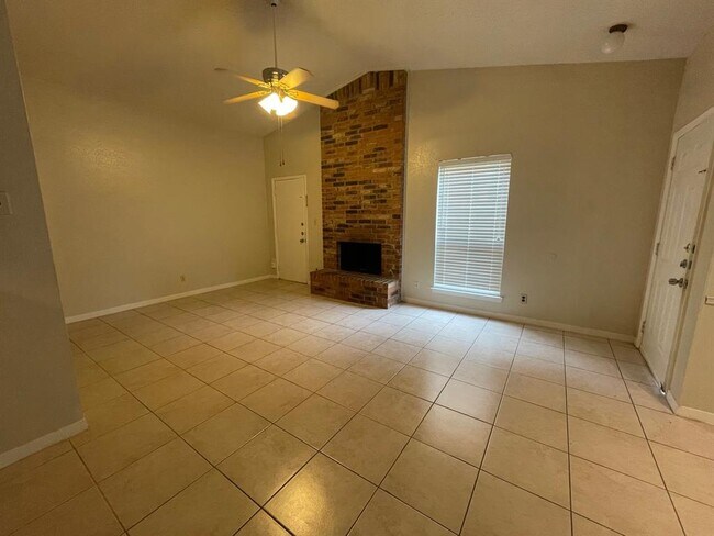 Photo - 1411 Waterloo Tr