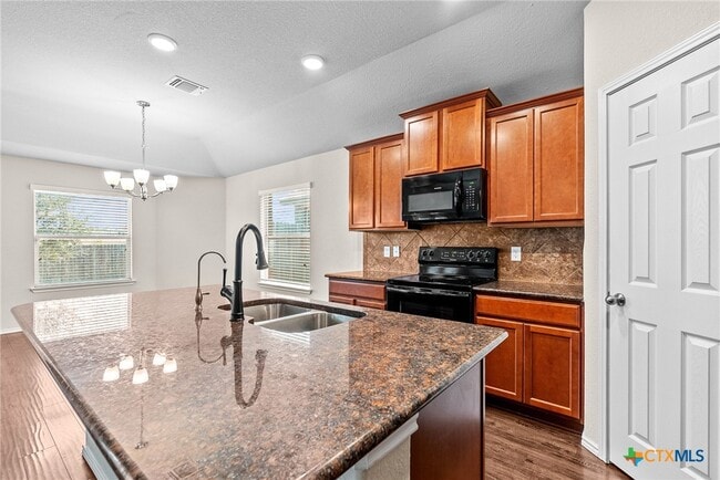 Photo - 950 Hobby Rd