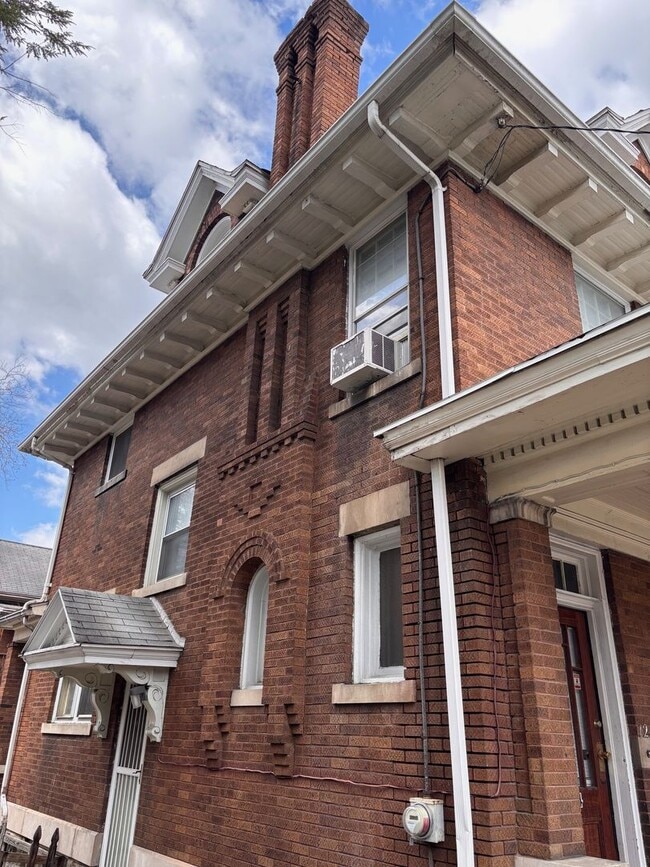 Photo - 3-4 Bedroom House located in South Park. Short Walking Distance to Downtown. Available 8/5/26