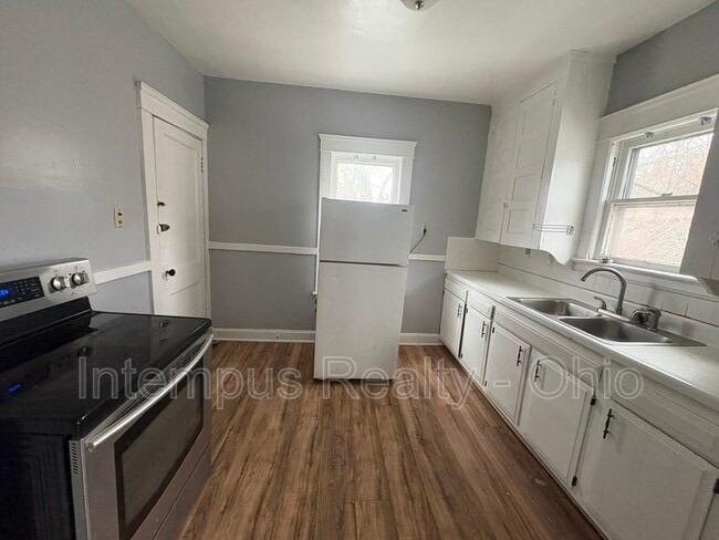 Photo - 634 E 101st St Unit #2