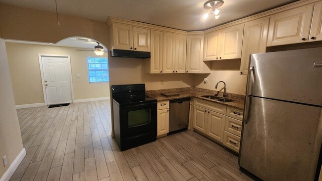 Photo - 4538 Empire Way